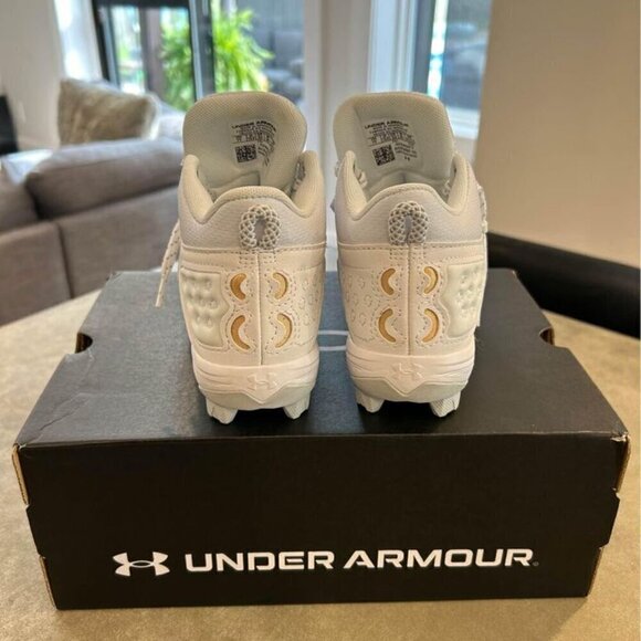 Brand new Under Armour baseball cleats. (Honeycomb). Size 1 youth. - Picture 6 of 9
